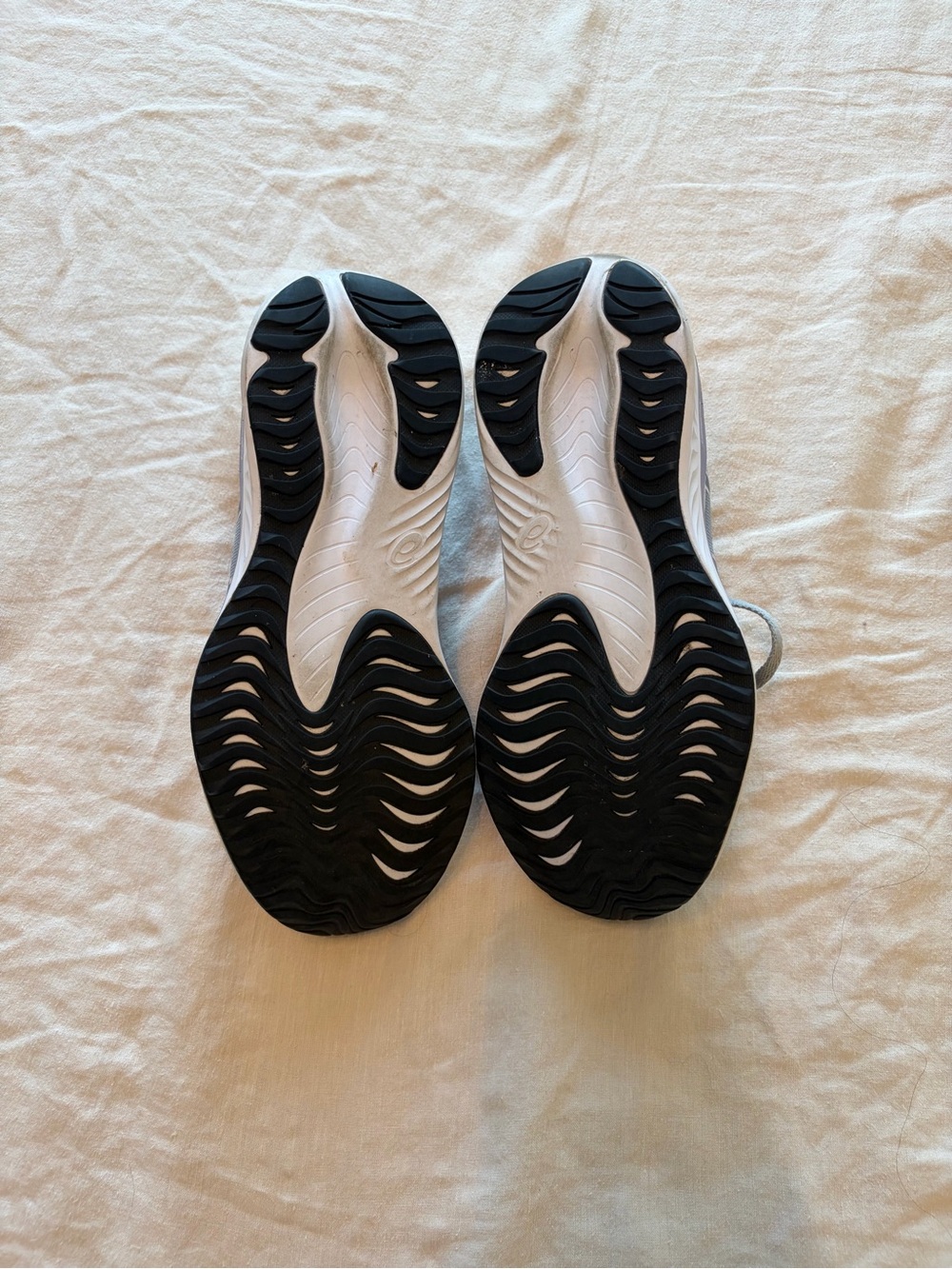ASICS | Ortholite Light Grey Running Shoes - Picture 4 of 4